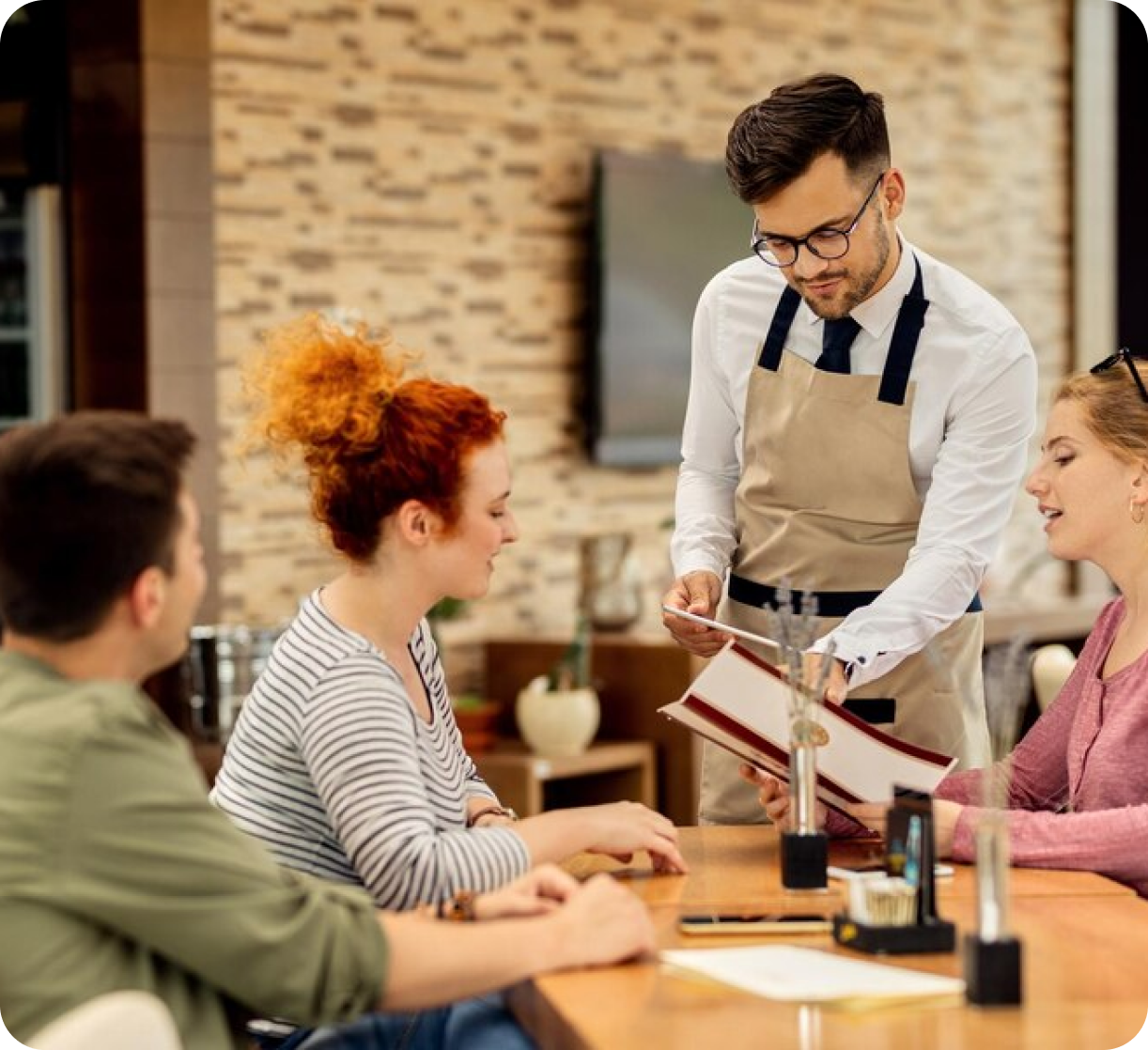 Customer earning rewards with restaurant loyalty program
